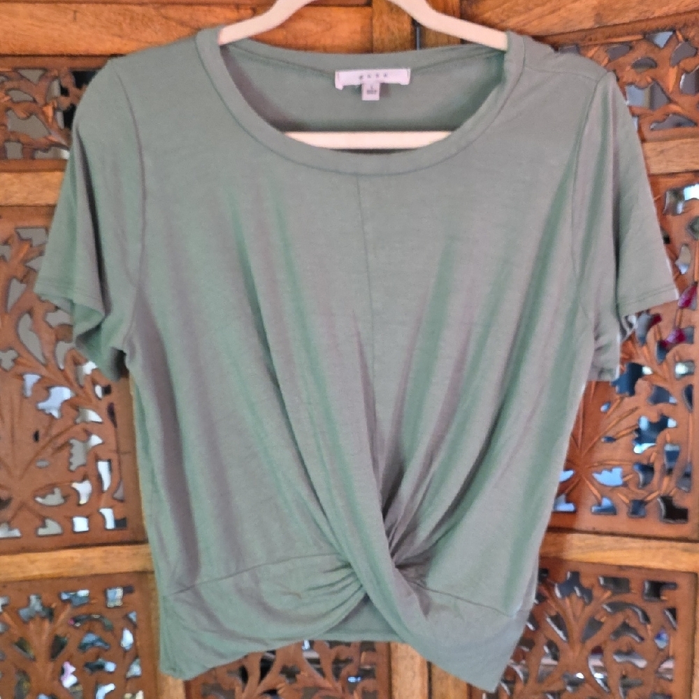 🌟 Gaze Green Twist Front Tee
